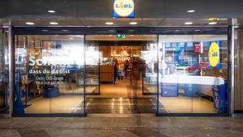 endlich wieder einkaufen: neues leben in weddings karstadt