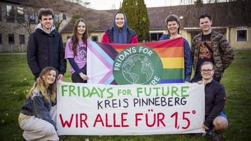 fridays for future: klimaschützer demonstrieren vor der drostei