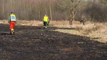 peinlich: soldaten fackeln bei Übung große wiese in kaserne ab