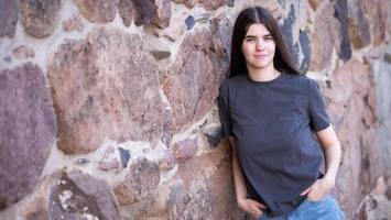 Ronja (23) lag in Babyklappe: „Warum hast du mich abgegeben?“