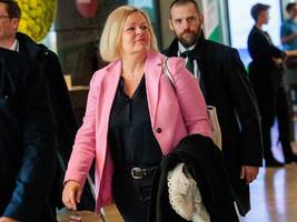 Öffentlicher dienst: mehr geld für pfleger, müllwerker, erzieher und andere beschäftigte