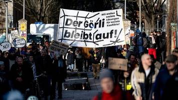 polizei will zaun-bauarbeiten im görlitzer park schützen