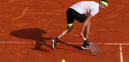 tennis: alexander zverev stolpert in seiner wahlheimat monaco tiefer in die krise