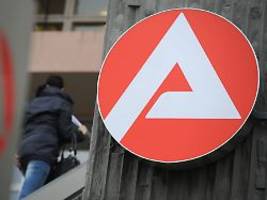 bericht: arbeitsagentur im minus: müssen arbeitnehmer bald höhere beiträge zahlen?