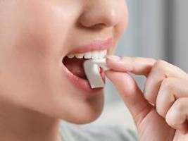 bindet erreger im mund: antiviraler kaugummi soll vor grippe und herpes schützen