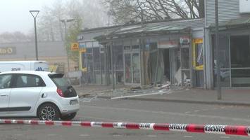 heftige explosion: kriminelle sprengen geldautomat in norderstedt