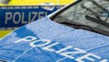 verkehrsunfall: rettungswagen erfasst fußgänger - 33-jähriger stirbt