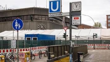 baustelle osterstraße: passanten rätseln über zelt vor karstadt