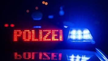 Streit eskalierte: Mann wird auf der Straße mit Messer verletzt