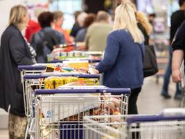 erlebnisse beim einkaufen: der mann, ein platzhalter - wie frauen an der supermarktkasse tricksen
