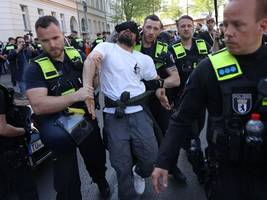 propalästinensische proteste: hörsaal an berliner humboldt-uni besetzt – polizei greift ein