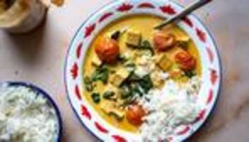 tofu-erdnuss-curry mit spinat: ein curry für eilige