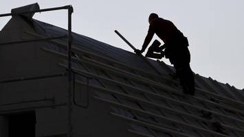 Dachdeckermeister aus Sachsen schockiert mit Werbeanzeige