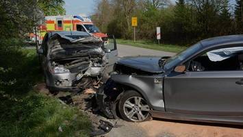 Frontalzusammenstoß auf B75: Zwei Schwerverletzte