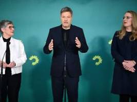 doch kein bundestags-abgang?: haßelmann: habeck kümmert sich zukünftig um außenpolitik