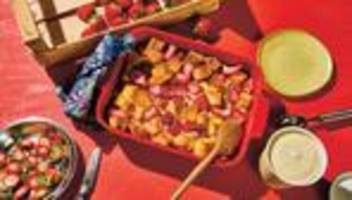 bread-pudding mit erdbeeren: alle glücklich