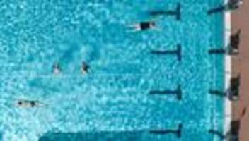 draußen schwimmen: auf ins freibad - aber teils für mehr geld