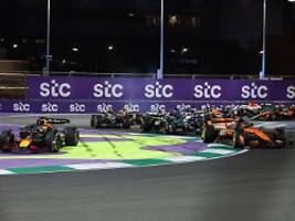 wilder start bei f1-nachtrennen: nach strafe für verstappen: piastri gewinnt saudi-gp