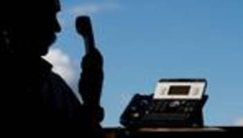betrüger-stimme aufgezeichnet: falscher polizist versucht echten am telefon abzuziehen