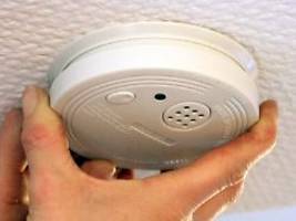 unterschiedliche ursachen: rauchmelder-fehlalarm? so schaltet man das gerät wieder aus