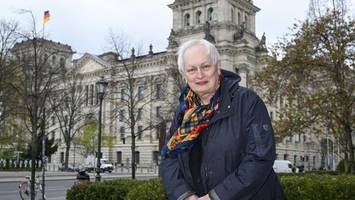 Ex-Grüne legt Buch vor: Als Mann geboren, als Frau im Bundestag