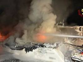 ehemann kann sich retten: urlauberin verbrennt in italien in einem boot - möglicherweise deutsche