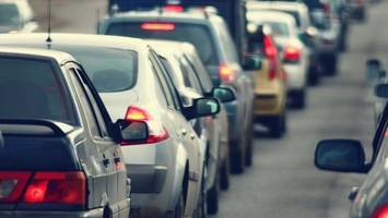 querdenker-demo mit auto-korso sorgt bei hamburg für staugefahr