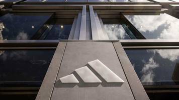 sportartikel: adidas mit umsatz- und gewinnsprung im ersten quartal