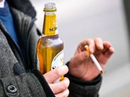 Jahrbuch Sucht vorgestellt: Knapp 150.000 Deutsche rauchen und trinken sich zu Tode