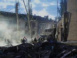 Mehrere Explosionen in der Stadt: Viele Tote nach massivem russischem Luftangriff auf Kiew
