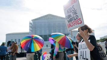 queers in den usa: dieser besonderen hotline droht das aus
