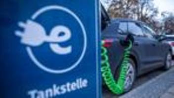 statistik: zahl der e-auto-ladepunkte um fast ein viertel gestiegen