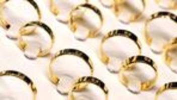 stuttgarter flughafen: frau will mit goldschmuck im wert von 18.000 euro einreisen