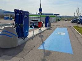 auslastung schwankt stark: deutsche e-autofahrer finden genügend freie ladesäulen