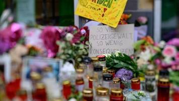 Trauer, Wut und große Demo nach tödlichen Polizeischüssen