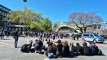 protest gegen rechts: demos gegen rechten protest in dortmund