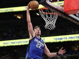 Wolves stoppen James-Rekordnacht: Überragender Wagner führt Magic zu erstem Playoff-Sieg