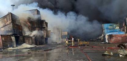 iranisches containerterminal schahid radschai: hinweise auf explosion von raketentreibstoff