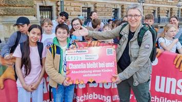 „chanelia bleibt bei uns!“: schüler übergeben 61.000 unterschriften