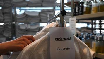 hotel-ausverkauf in cottbus: bademäntel für 5 euro erhältlich