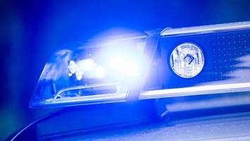 Motorradfahrer flüchtet – Unfall mit Polizeiauto
