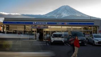 mount fuji in japan: student zweimal in einer woche gerettet