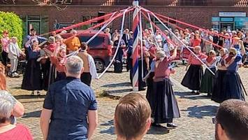Tanz in den Mai, Stadtfest, Badeparty: Mächtig was los in Pinneberg