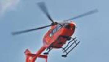viersen: radfahrer kollidiert an kreuzung mit auto - schwer verletzt