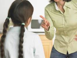 Tag der gewaltfreien Erziehung: Jeder Dritte findet Klaps auf Hintern bei Kindern angemessen
