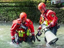 Ursache für Surf-Unfall gesucht: Polizei senkt Pegel von Münchner Eisbach ab