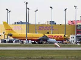 Prognose bestätigt: DHL verdient mehr und spürt Verunsicherung bei Kunden