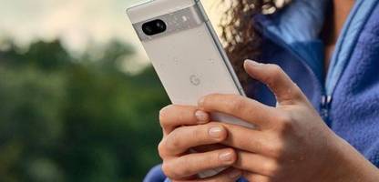 pixel 7a: darum zahlt google manchen besitzern des geräts 400 euro