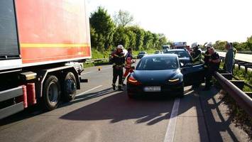 Auffahrunfall auf der A24 – drei Verletzte in Klinik