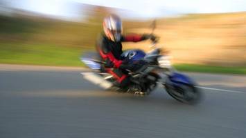 verrückter raser: biker mit 149 km/h in 60er-zone geblitzt